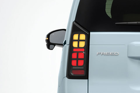 <strong>LED Brake Lights</strong><br>The new brake lights are now more eye-catching with its distinctive design.