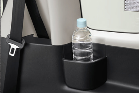 <strong>Bottle Holder</strong><br>Ensure your passenger cabin remains a spill-free zone with handy bottle holders.
