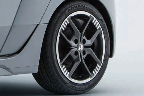 <strong>15” 8-Spoke Alloy Rims</strong><br>Lightweight alloys designed for balance and agility.