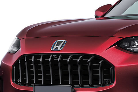<strong>Bold, Distinctive Front Grille with Sleek LED Headlights</strong><br>A strking, purposeful front profile that enhances presence and improves nighttime visibility.