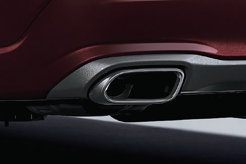 <strong>Chrome Exhaust Finishers</strong><br>Complements the exterior with a sleek, sophisticated finish. 